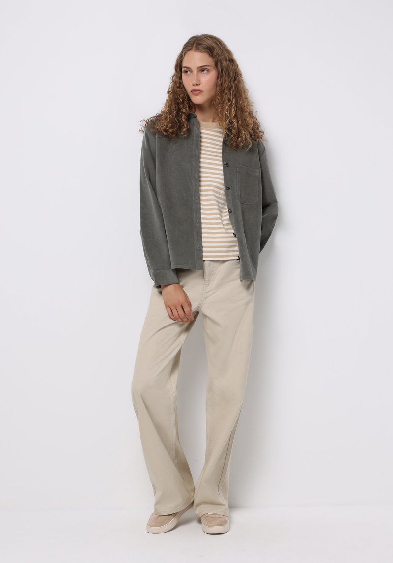 Imagine a Camasa Cu Maneca Lunga De Dama Verde Regular Fit Cl1076672