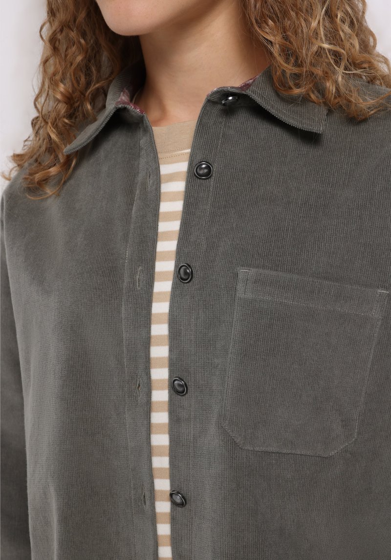 Imagine a Camasa Cu Maneca Lunga De Dama Verde Regular Fit  Cl1076672