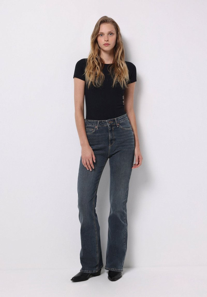 Imagine a Pantaloni De Dama Albastru Regular Fit 791 Monica Cl1077133