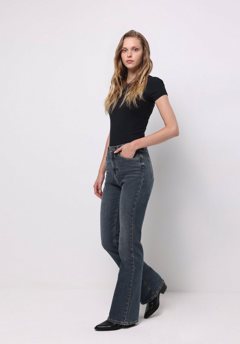 Imagine a Pantaloni De Dama Albastru Regular Fit 791 Monica Cl1077133