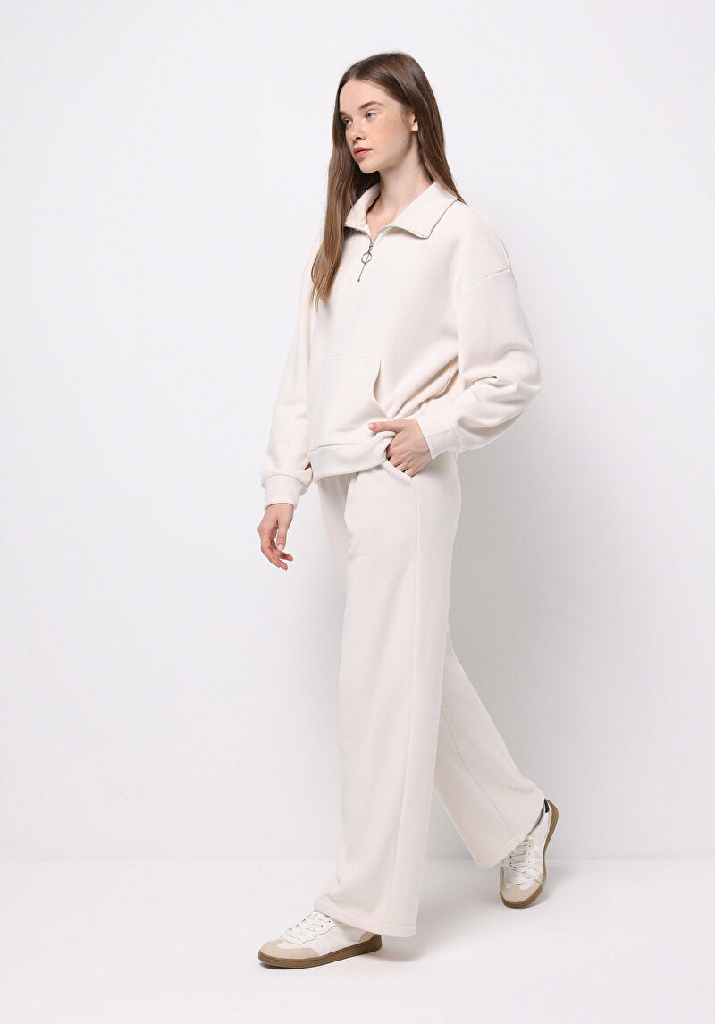 Imagine a Pantaloni De Trening De Dama Ecru Regular Fit Cl1076588