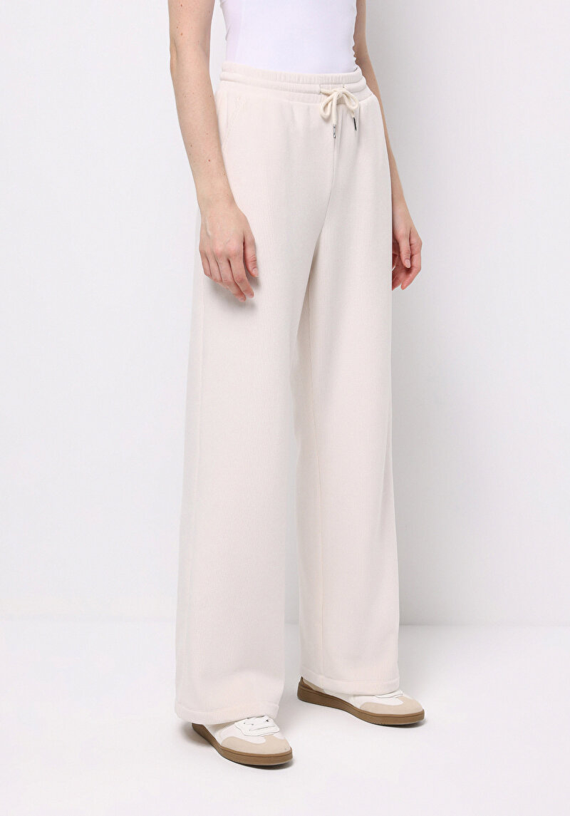 Afișați detalii pentru Pantaloni De Trening De Dama Ecru Regular Fit  Cl1076588