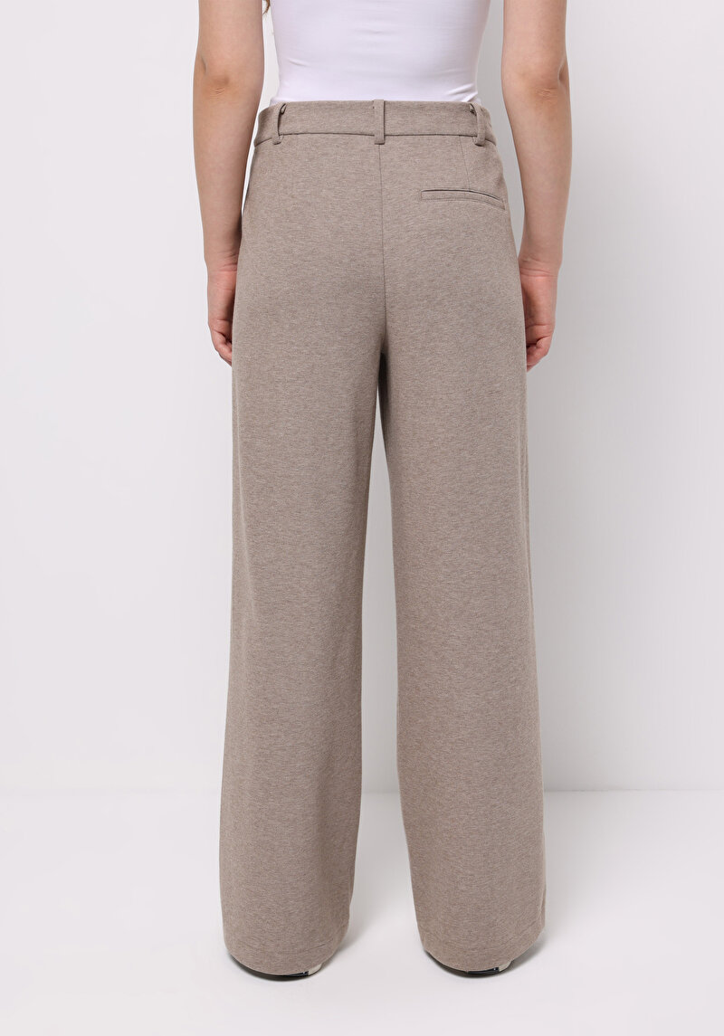 Afișați detalii pentru Pantaloni De Trening De Dama Bej Regular Fit  Cl1076474