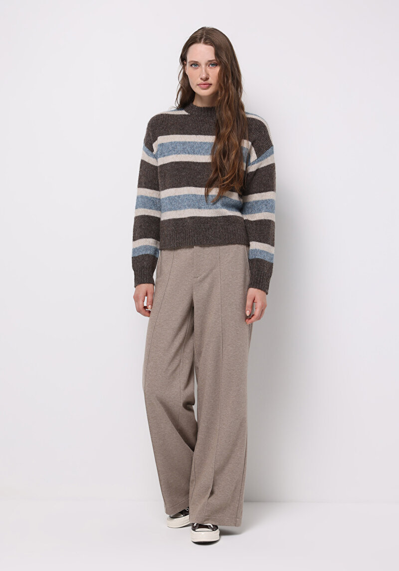 Afișați detalii pentru Pantaloni De Trening De Dama Bej Regular Fit  Cl1076474