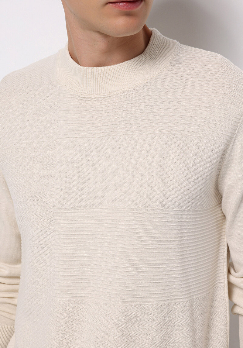 Imagine a Pulover De Barbati Ecru Regular Fit Cl1076490