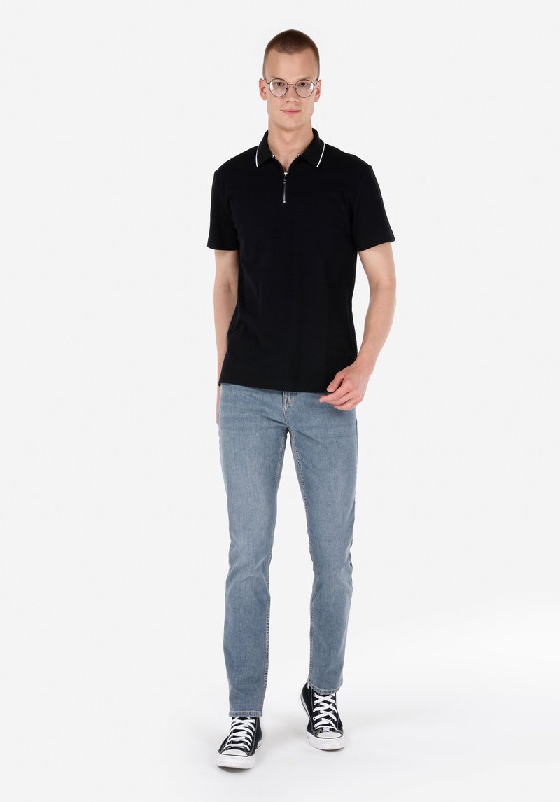 Imagine a Tricou Polo Cu Maneca Scurta De Barbati Negru Cl1061782