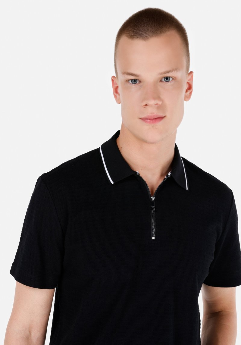 Imagine a Tricou Polo Cu Maneca Scurta De Barbati Negru   Cl1061782