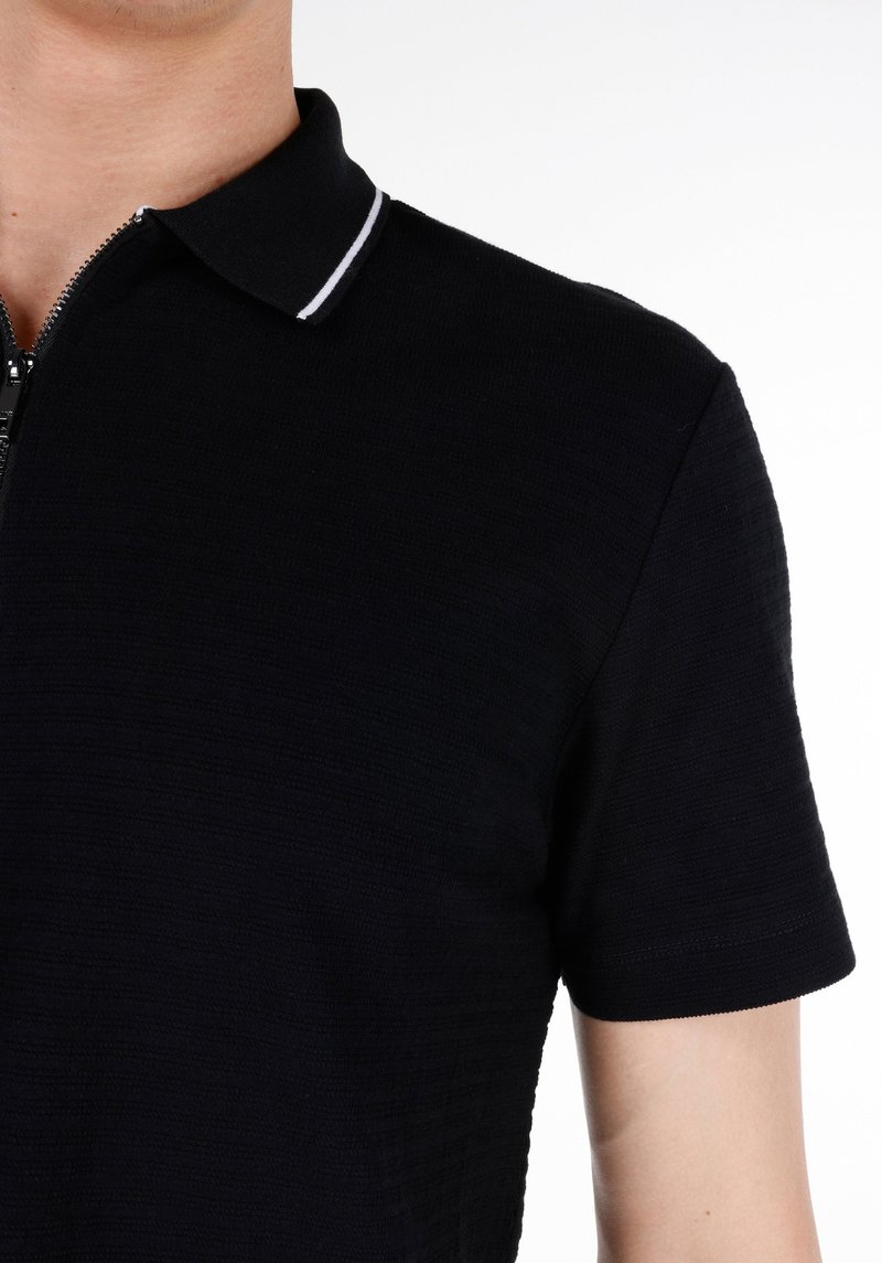Imagine a Tricou Polo Cu Maneca Scurta De Barbati Negru   Cl1061782