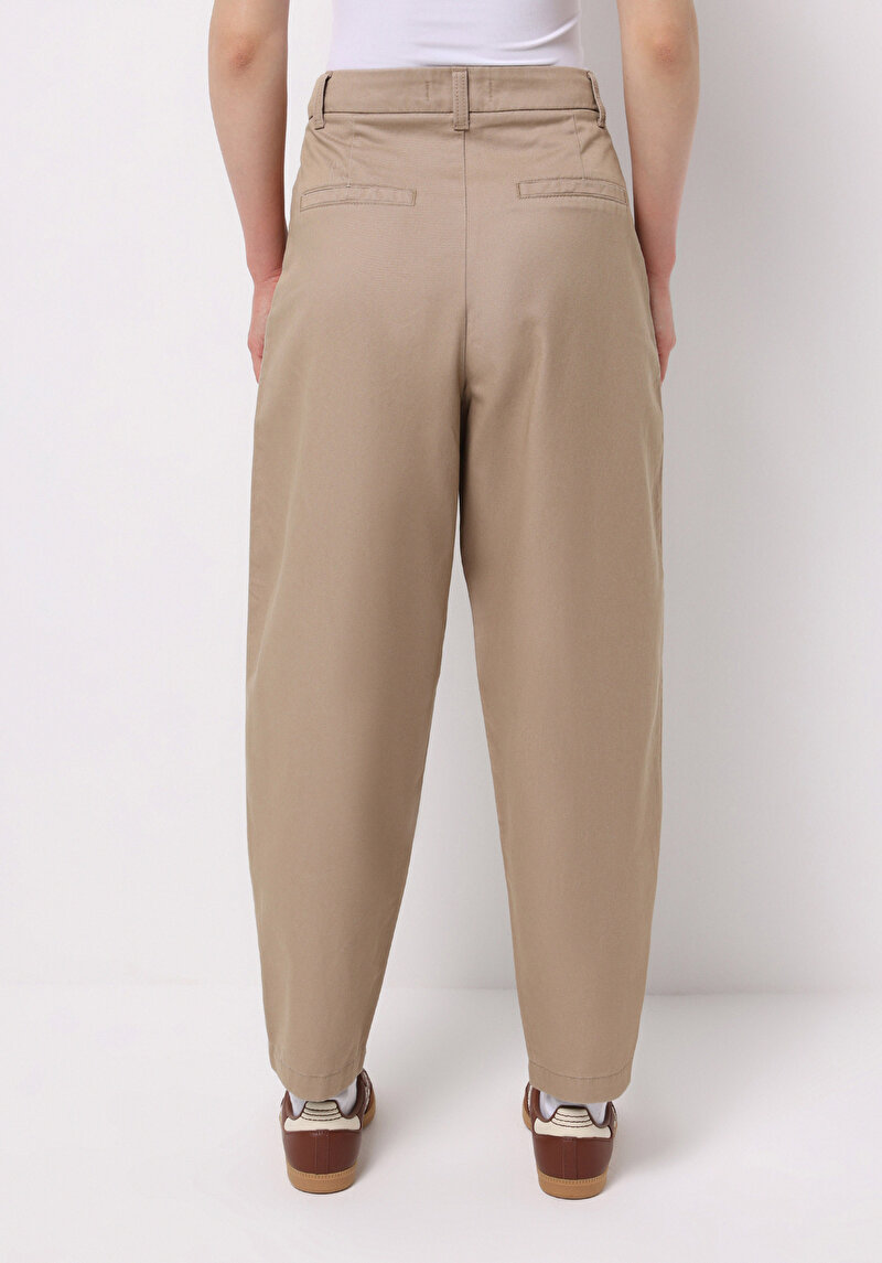 Imagine a Pantaloni De Dama Bej Regular Fit Cl1076656