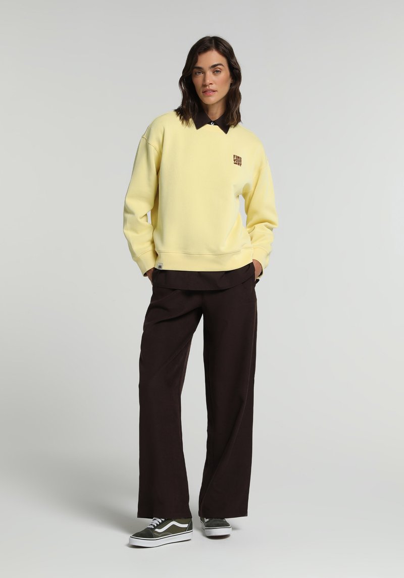 Imagine a Pantaloni De Dama Maro Regular Fit Cl1077545