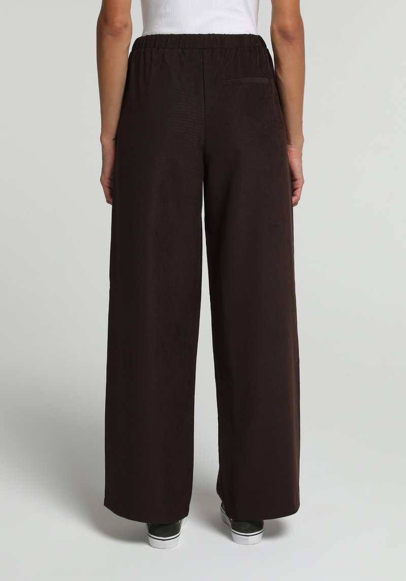 Imagine a Pantaloni De Dama Maro Regular Fit Cl1077545
