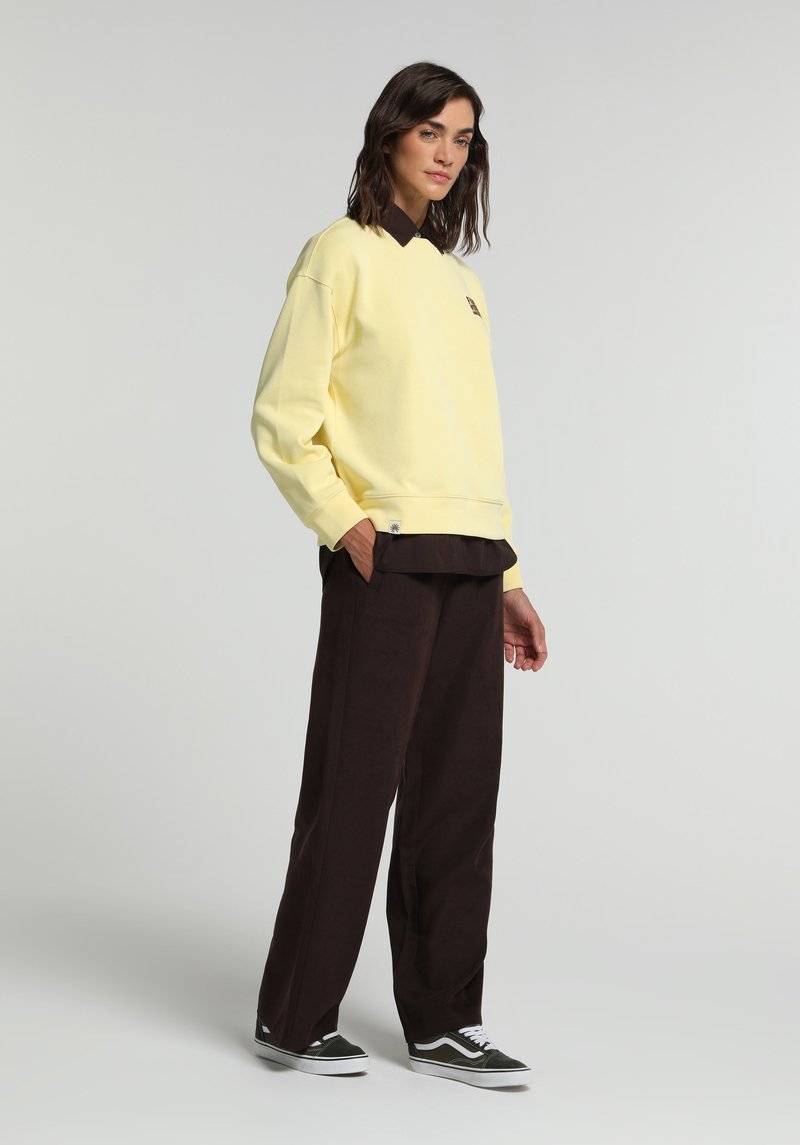 Imagine a Pantaloni De Dama Maro Regular Fit Cl1077545