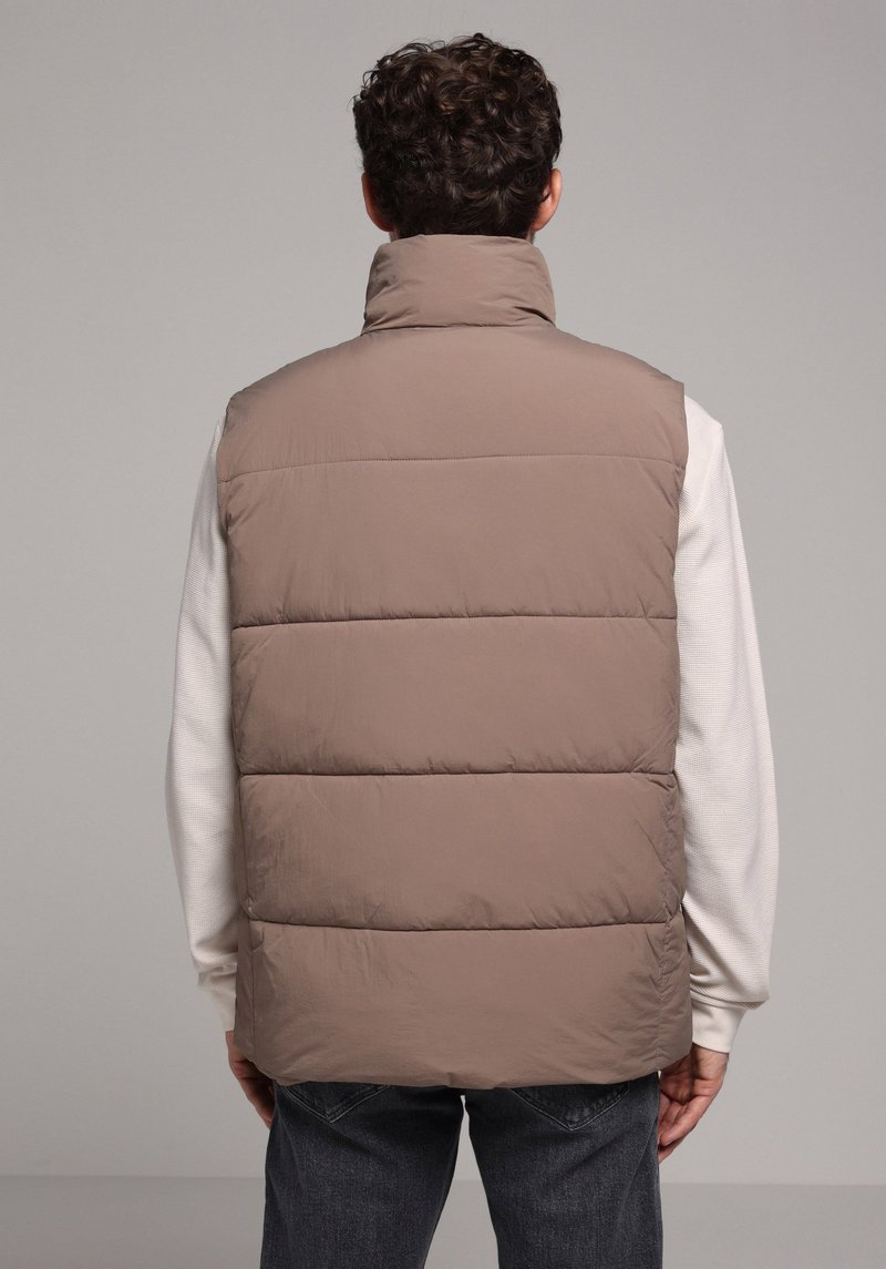 Imagine a Vesta De Barbati Maro Regular Fit  Cl1077730
