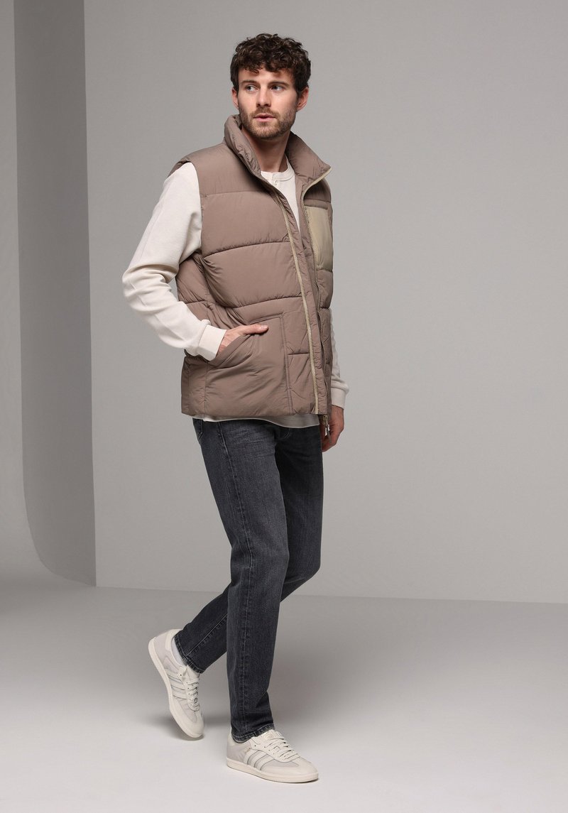 Imagine a Vesta De Barbati Maro Regular Fit  Cl1077730