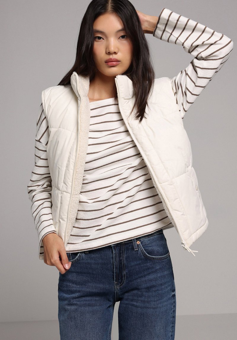 Imagine a Vesta De Dama Ecru Regular Fit Cl1077933