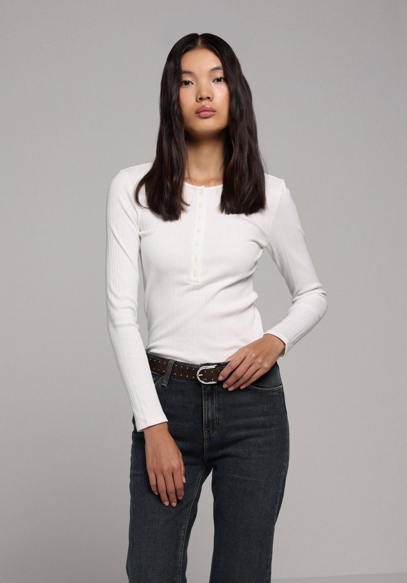 Imagine a Pulover De Dama Alb Slim Fit Cl1077940