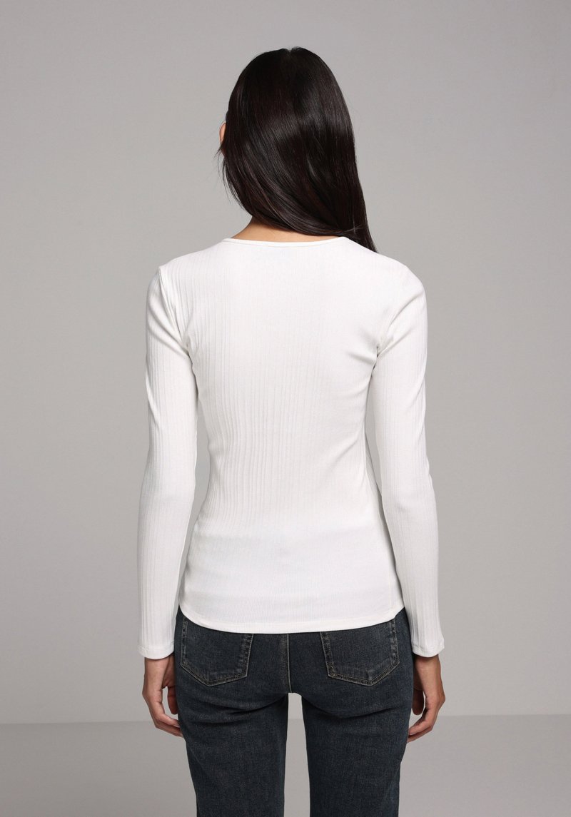 Imagine a Pulover De Dama Alb Slim Fit Cl1077940