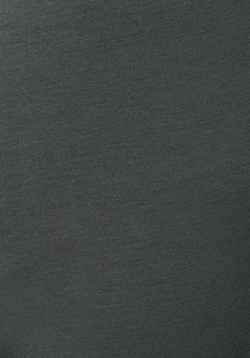 Imagine a Pantaloni De Trening De Dama Verde Regular Fit  Cl1077969