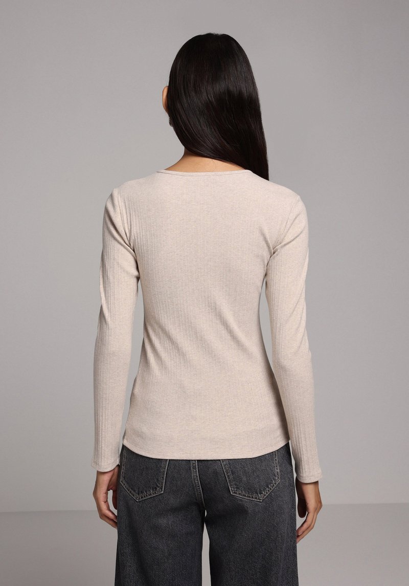 Imagine a Pulover De Dama Slim Fit Cl1078043