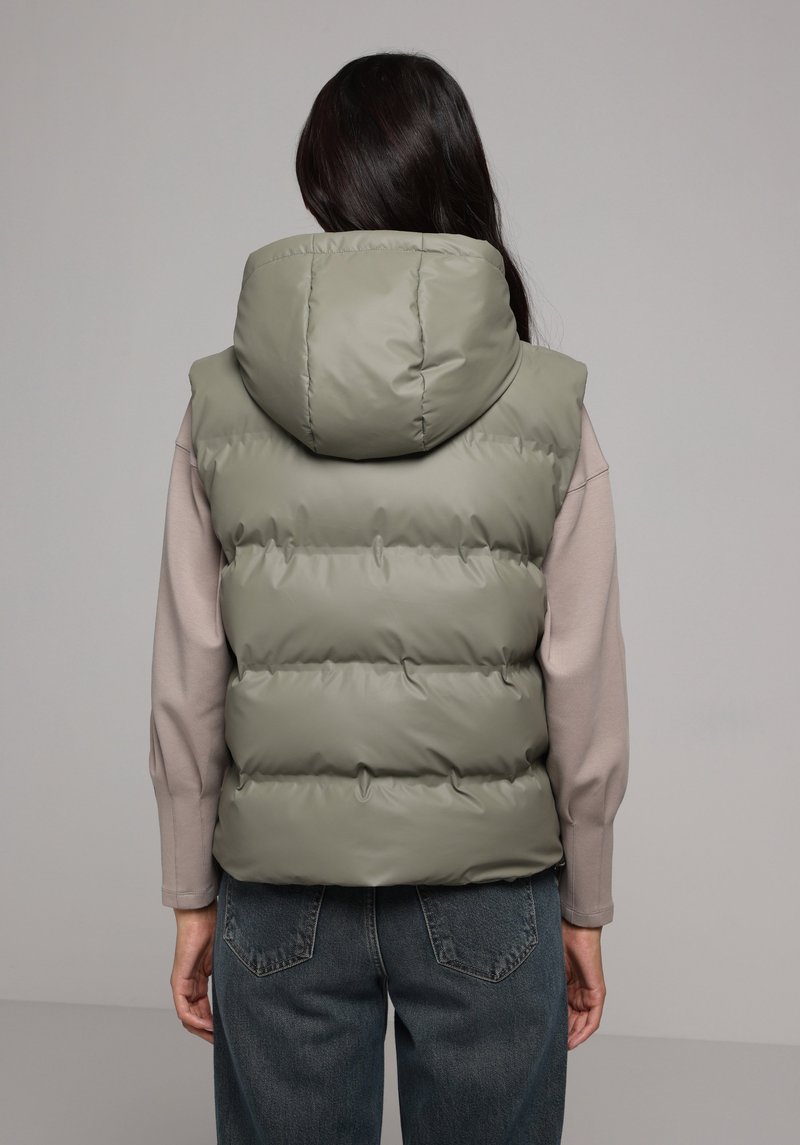 Imagine a Vesta De Dama Verde Regular Fit Cl1077725