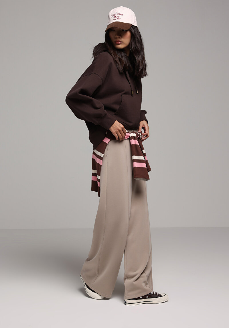 Imagine a Pantaloni De Trening De Dama Bej Regular Fit Cl1077959