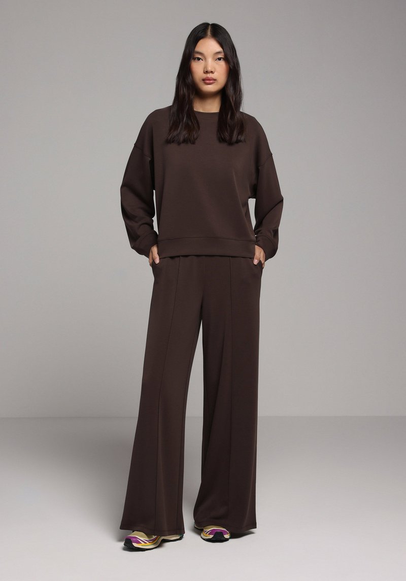 Imagine a Pantaloni De Trening De Dama Maro Regular Fit  Cl1077959