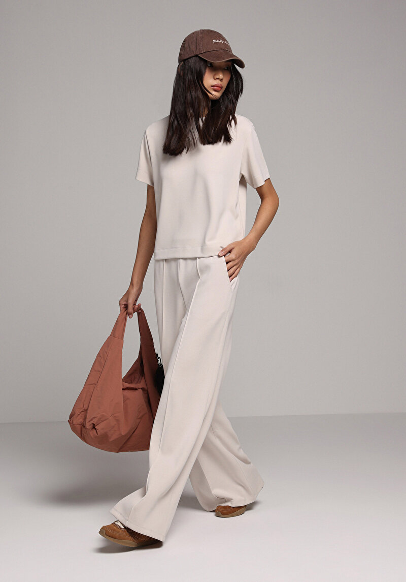 Imagine a Pantaloni De Trening De Dama Alb Regular Fit Cl1077959