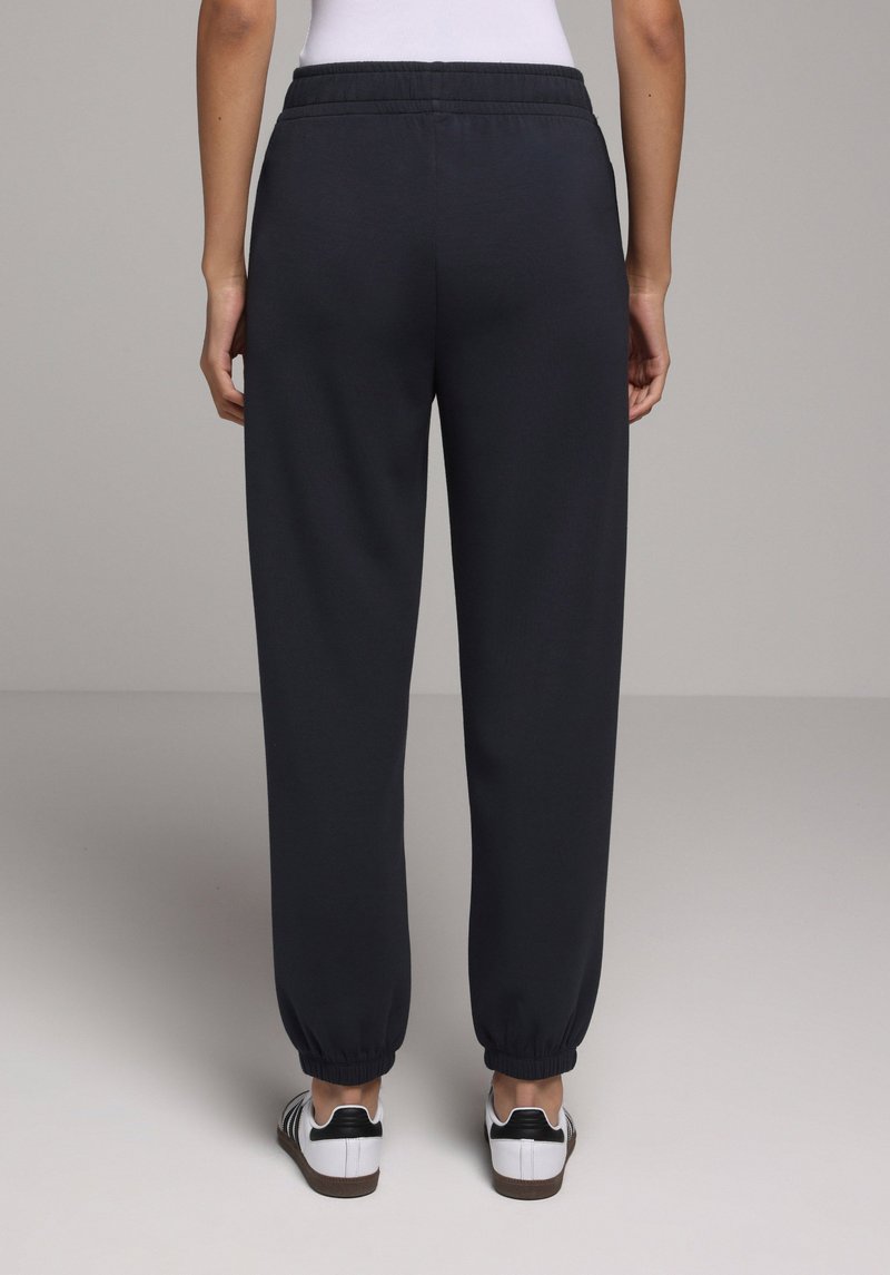 Imagine a Pantaloni De Trening De Dama Antracit Regular Fit  Cl1077969