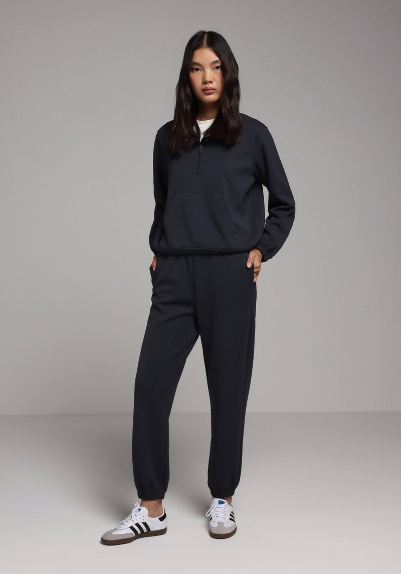 Imagine a Pantaloni De Trening De Dama Antracit Regular Fit  Cl1077969