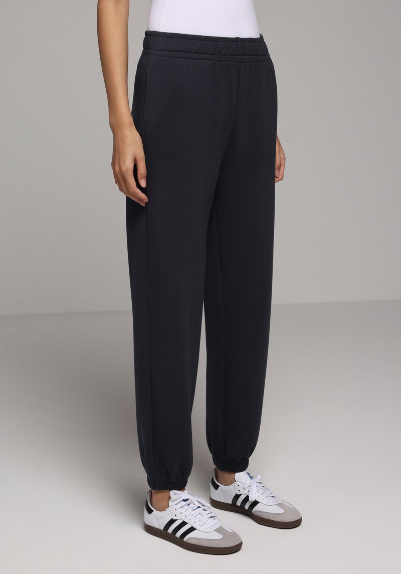 Imagine a Pantaloni De Trening De Dama Antracit Regular Fit  Cl1077969