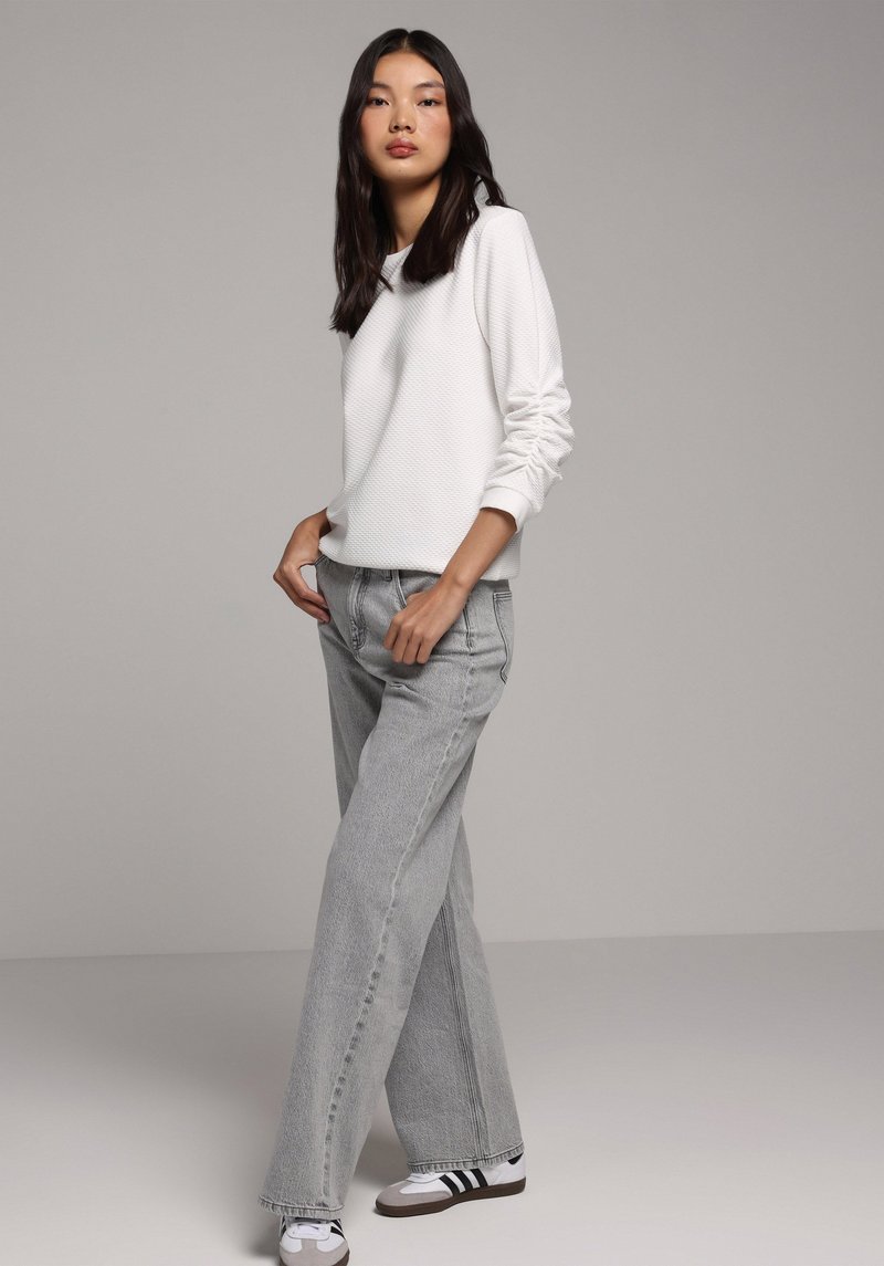 Imagine a Pulover De Dama Alb Regular Fit Cl1078452