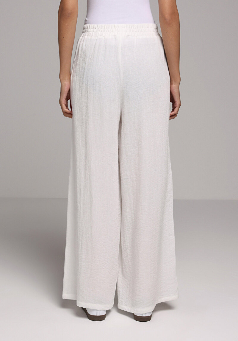 Imagine a Pantaloni De Dama Alb Regular Fit Cl1079430