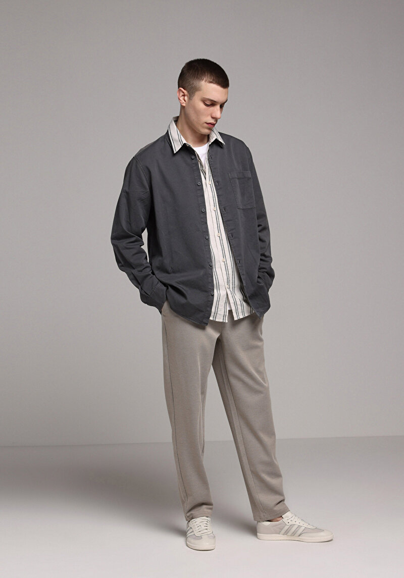 Imagine a Pantaloni De Barbati Bej Regular Fit Cl1079345