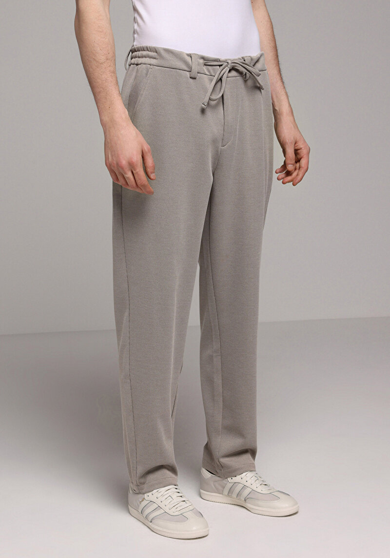 Imagine a Pantaloni De Barbati Bej Regular Fit Cl1079345