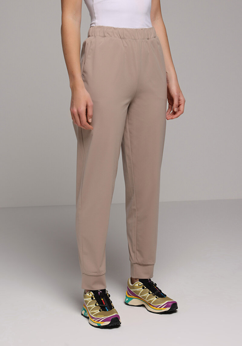 Imagine a Pantaloni De Trening De Dama Bej Regular Fit Cl1078956