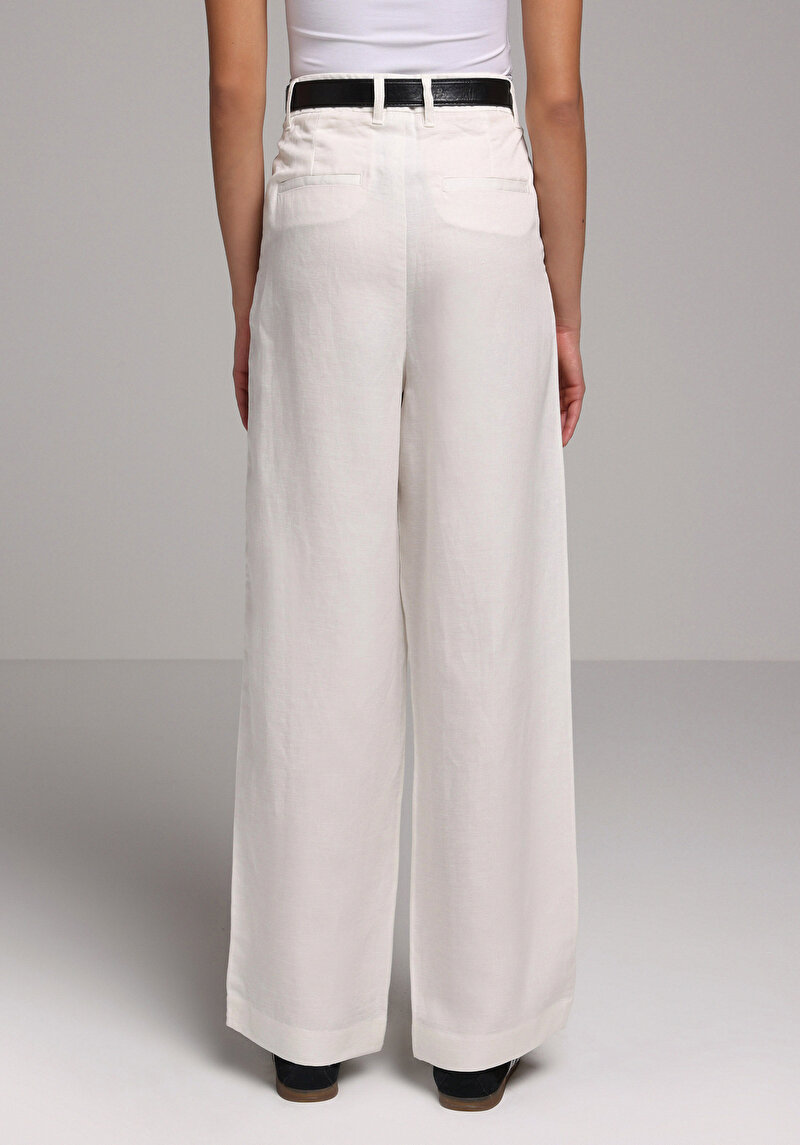 Imagine a Pantaloni De Dama Alb Regular Fit  Cl1079415