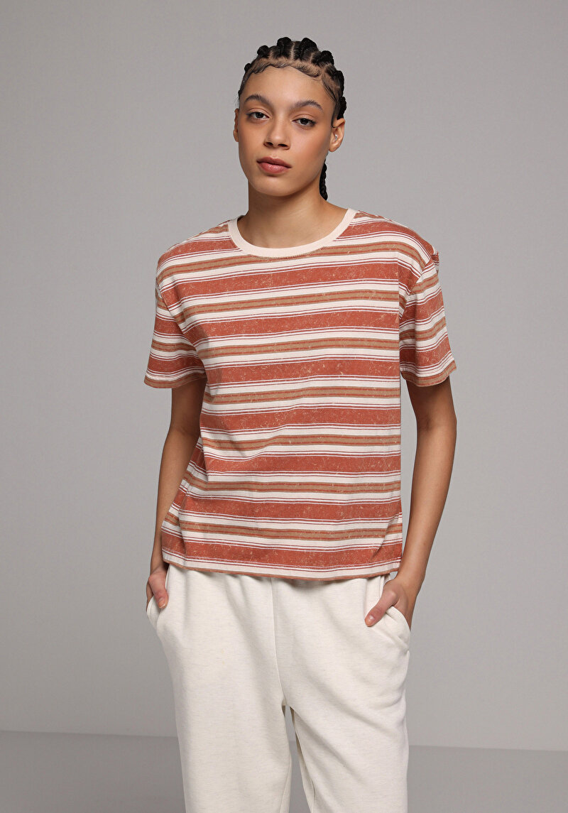 Imagine a Tricou Cu Maneca Scurta De Dama Maro Regular Fit  Cl1078843