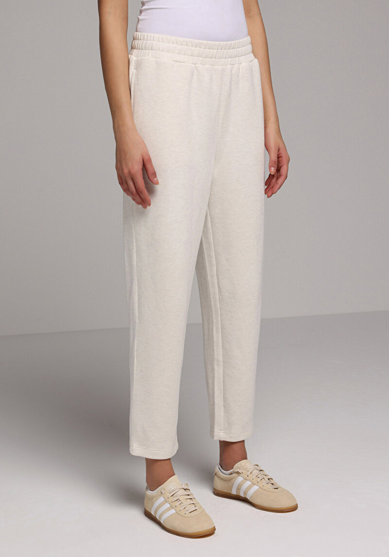 Imagine a Pantaloni De Trening De Dama Ecru Regular Fit Cl1079047