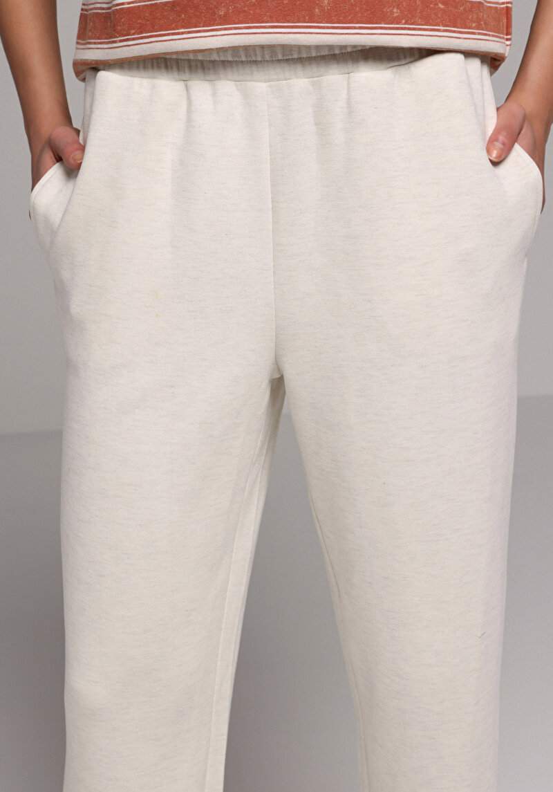 Afișați detalii pentru Pantaloni De Trening De Dama Ecru Regular Fit  Cl1079047