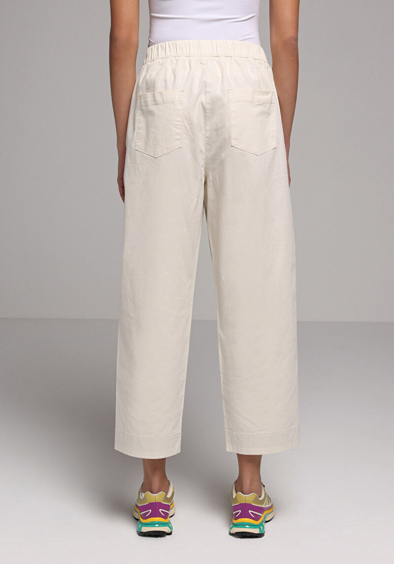 Imagine a Pantaloni De Dama Ecru Regular Fit  Cl1079169