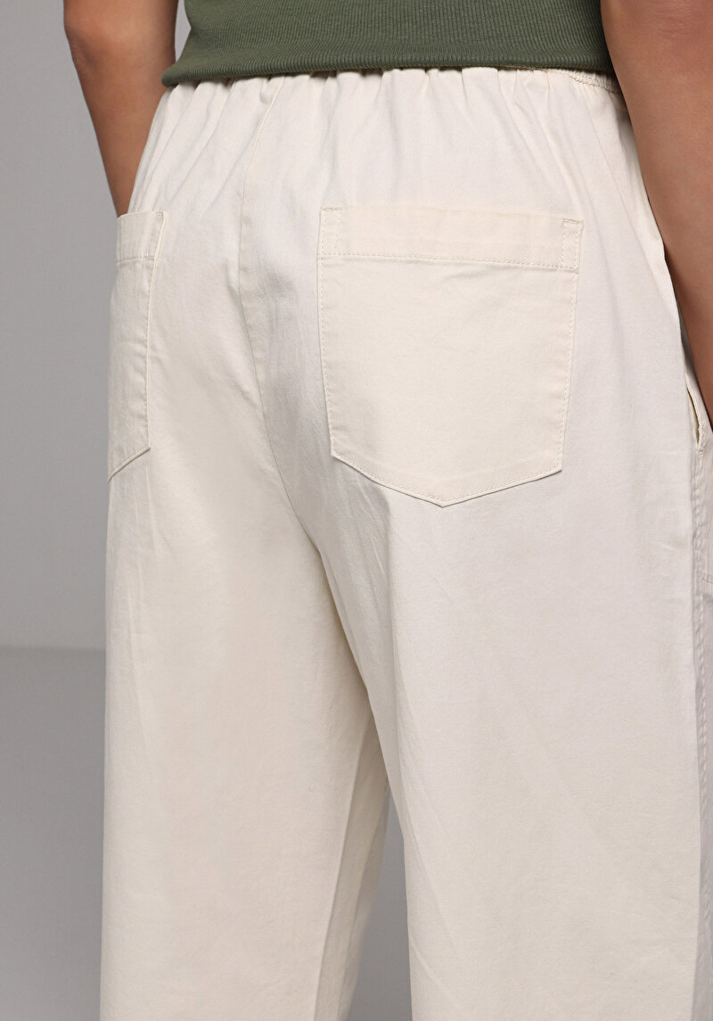 Imagine a Pantaloni De Dama Ecru Regular Fit  Cl1079169