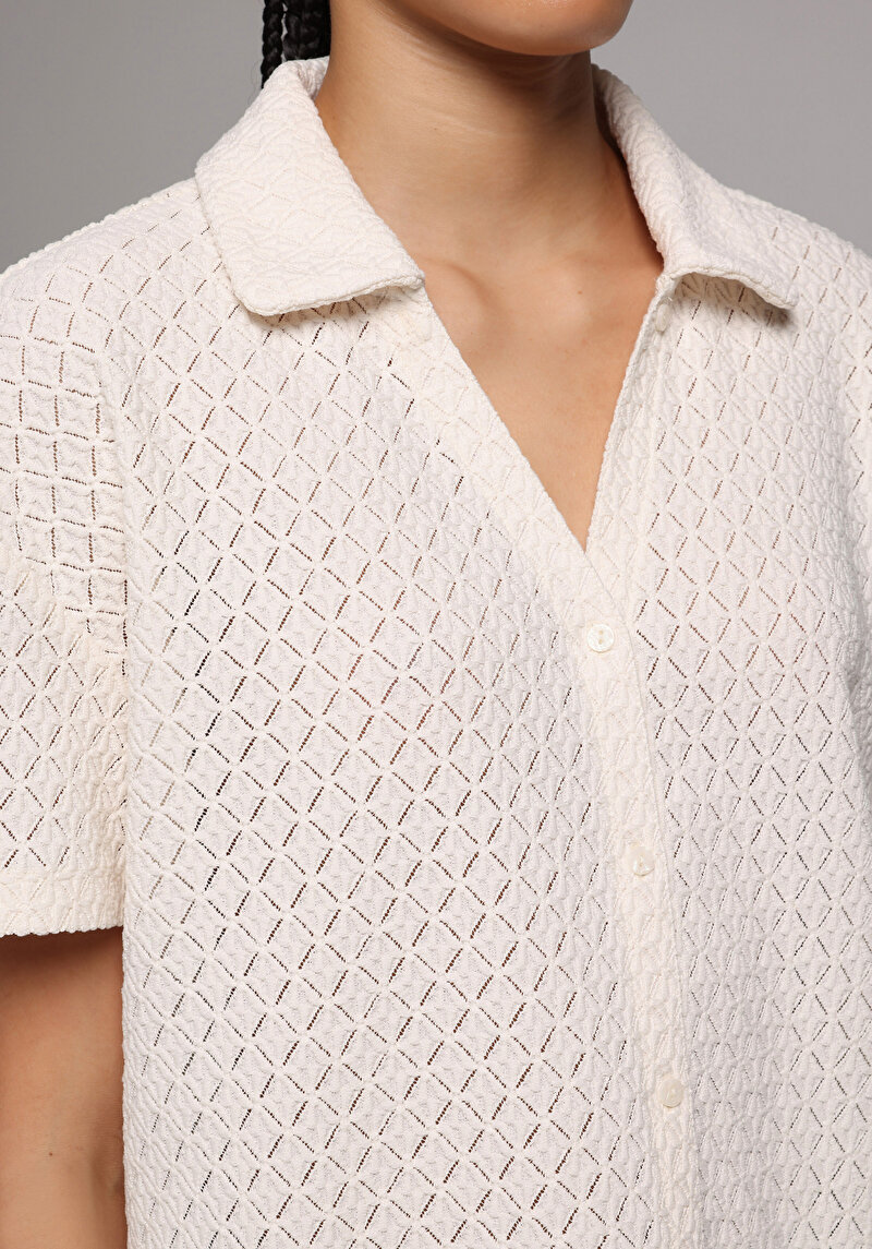 Imagine a Camasa Cu Maneca Scurta De Dama Ecru Regular Fit  Cl1078385