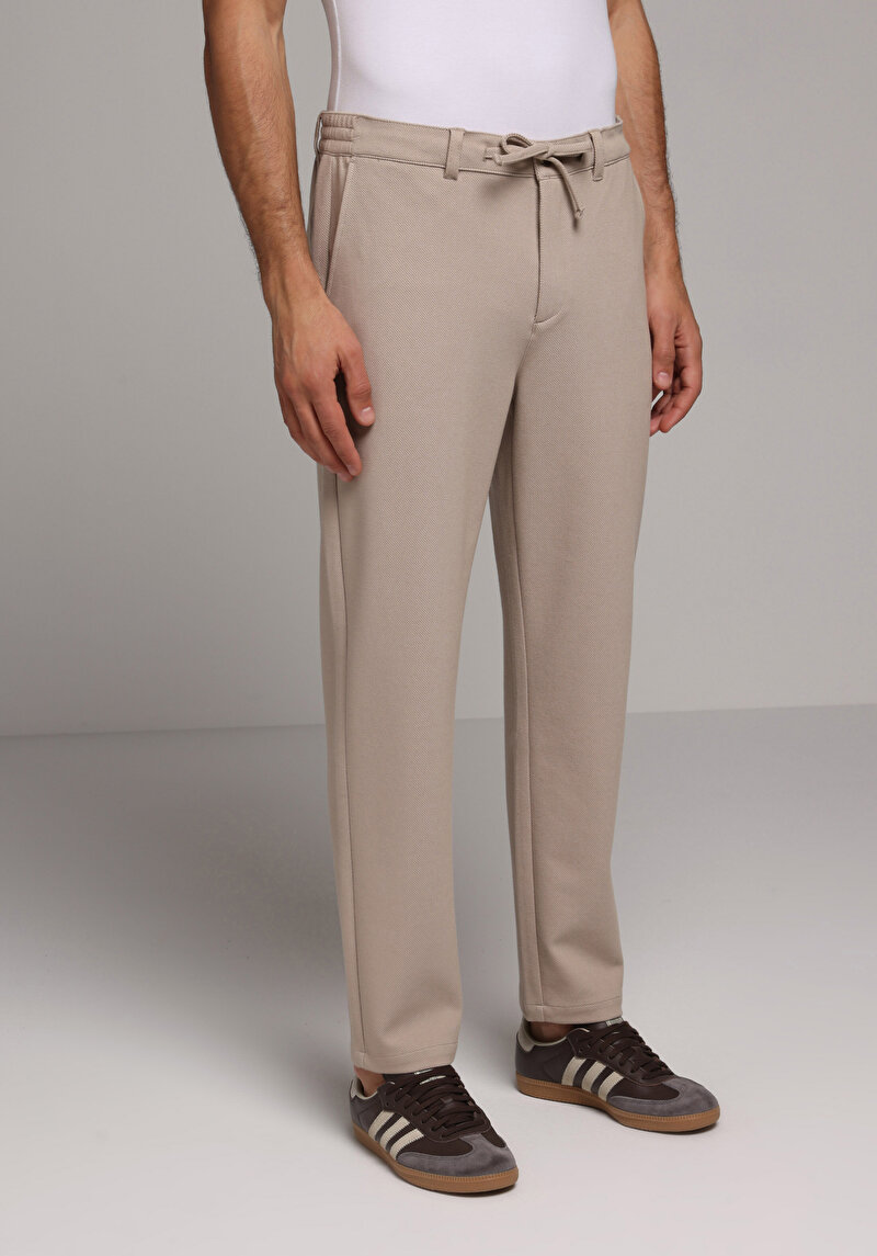 Imagine a Pantaloni De Barbati Bej Regular Fit Cl1077421