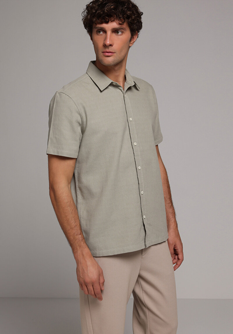 Imagine a Camasa Cu Maneca Scurta De Barbati Verde Regular Fit Cl1078375