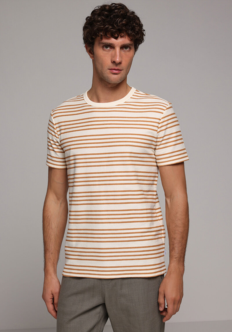 Imagine a Tricou Cu Maneca Scurta De Barbati Maro Regular Fit Cl1078512