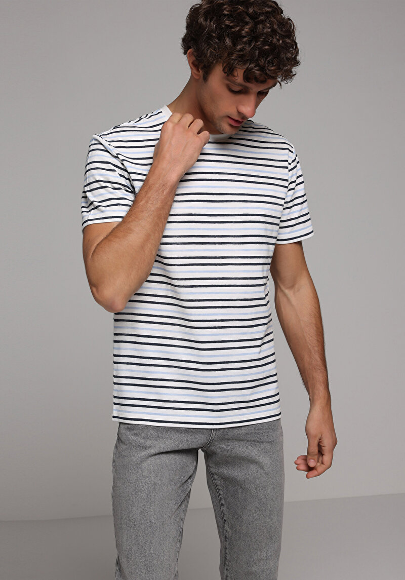 Imagine a Tricou Cu Maneca Scurta De Barbati Albastru Regular Fit Cl1079441