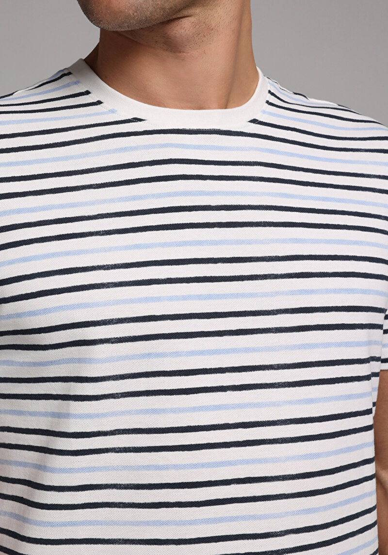 Imagine a Tricou Cu Maneca Scurta De Barbati Albastru Regular Fit Cl1079441