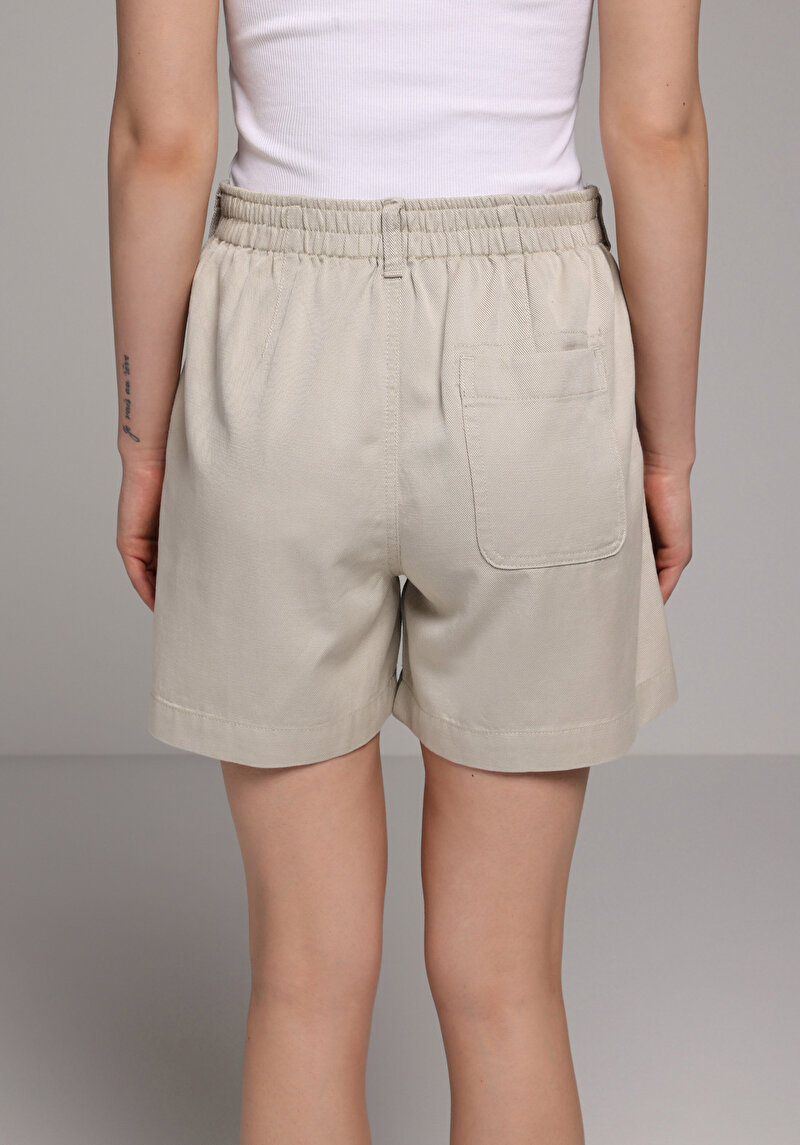 Imagine a Short / Pantaloni Scurti De Dama Alb Regular Fit  Cl1079000