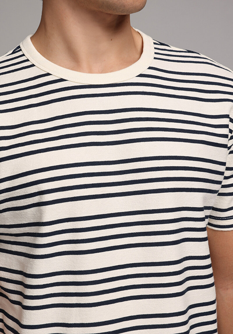 Imagine a Tricou Cu Maneca Scurta De Barbati Albastru Marin Regular Fit  Cl1078512