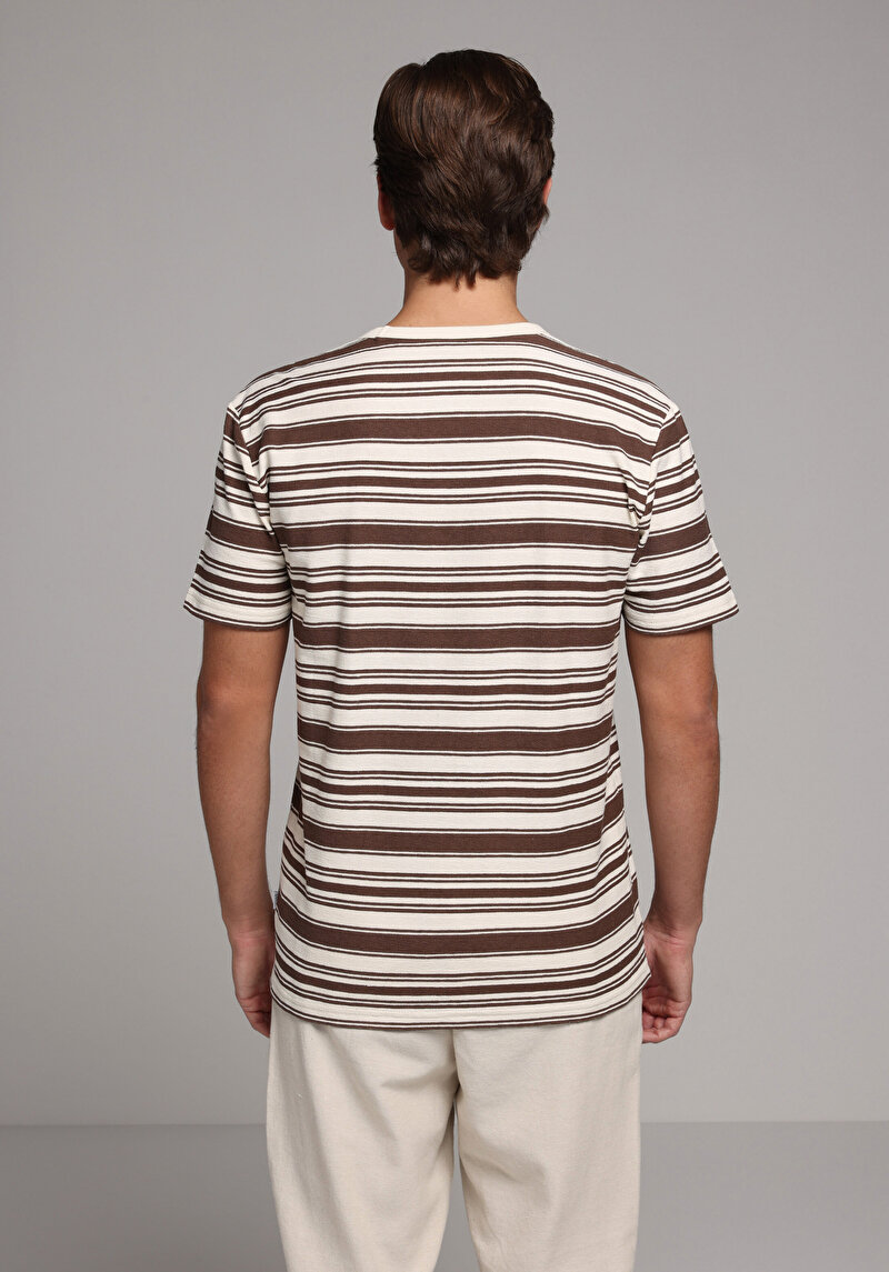 Imagine a Tricou Cu Maneca Scurta De Barbati Maro Regular Fit  Cl1078892